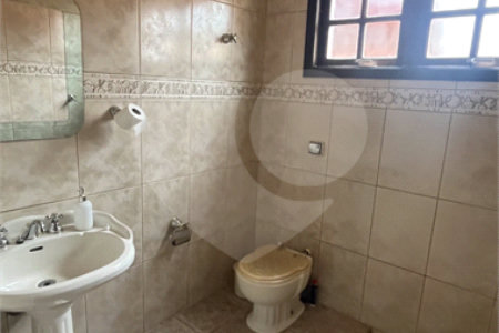 Sobrado à venda ou para alugar com 4 quartos, sendo 2 suítes, em Jardim Terceiro Centenário, Atibaia, SP