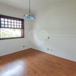 Casa à venda com 4 quartos, sendo 3 suítes,  no condomínio Vila das Flores, São Paulo - SP