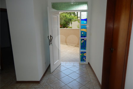 Casa à venda com 3 quartos, sendo 1 suíte, no condomínio Alpes de Vinhedo, Vinhedo - SP