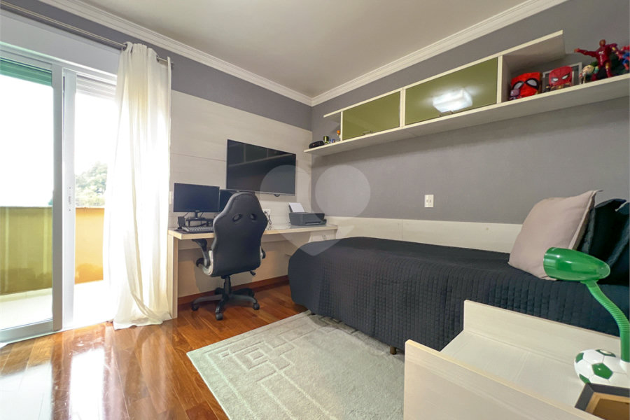 Casa à venda com 4 quartos, sendo 2 suítes,  no condomínio Floradas da Serra, São Paulo - SP