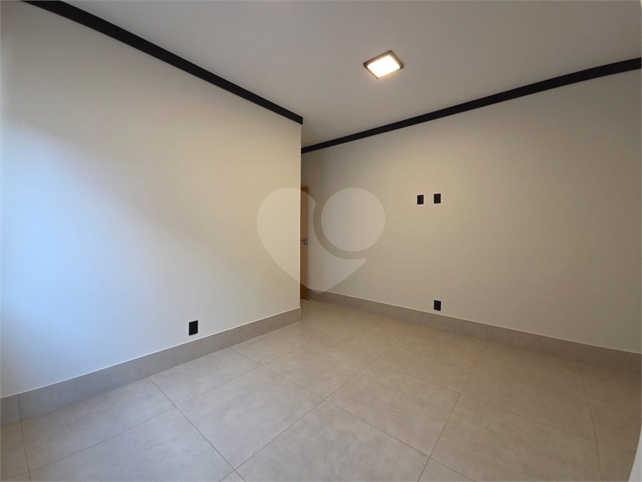 Casa à venda com 3 quartos, sendo 1 suíte, no condomínio Cerejeiras, Araçoiaba da Serra - SP