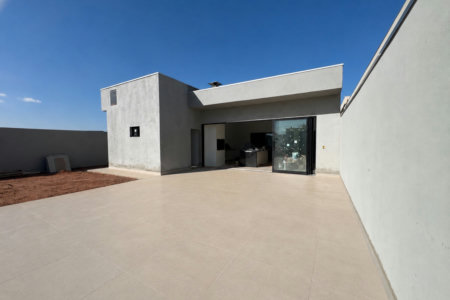 Casa à venda com 3 quartos, sendo 1 suíte,  em Residencial Costa Leste, Três Lagoas, MS