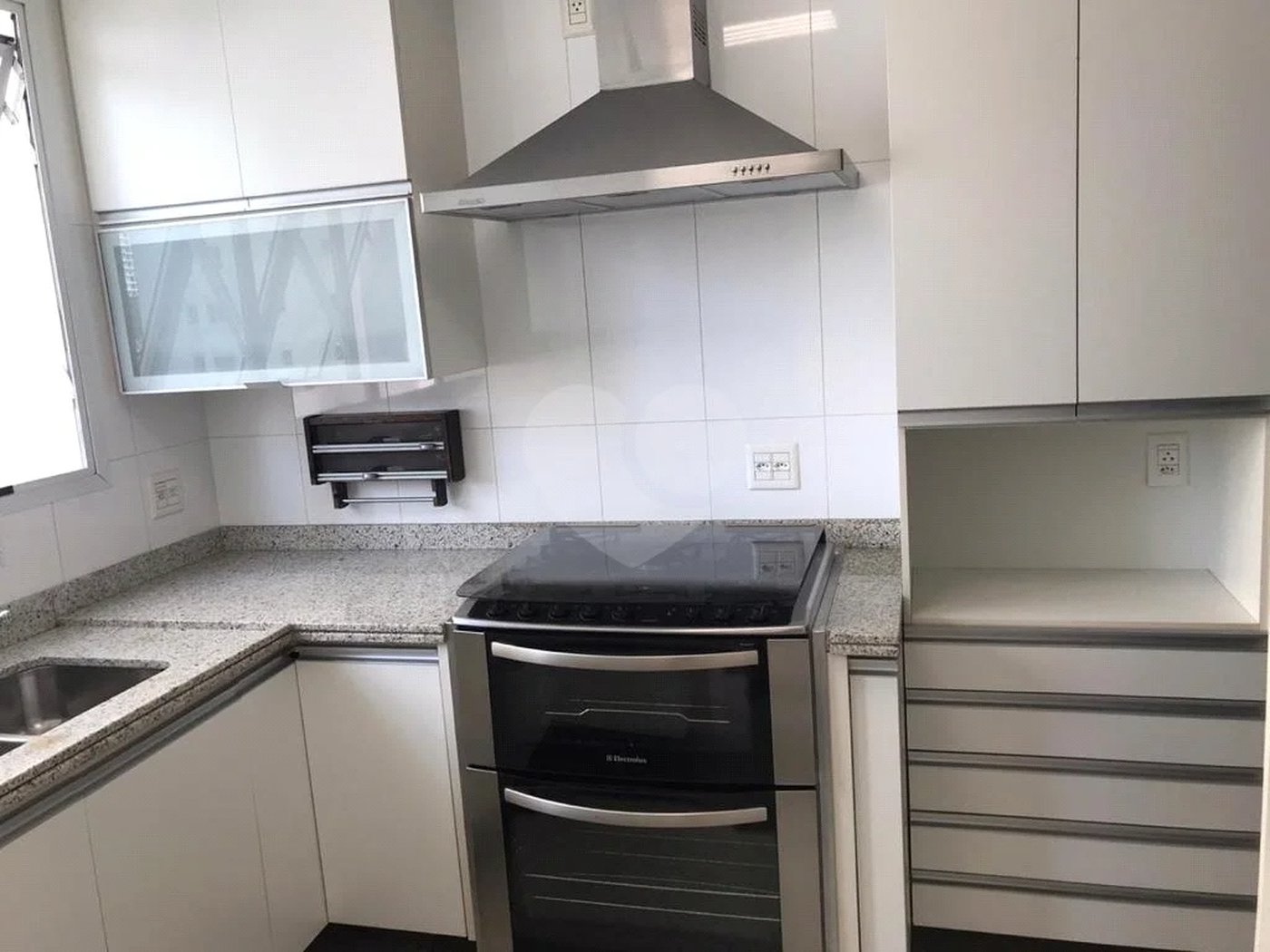 Apto 220 metros no Campo Belo. varanda, 5 vagas, 3 suítes. Visite