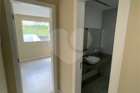 Casa à venda com 3 quartos, sendo 1 suíte, no condomínio Residencial Green Ville, Rio de Janeiro - RJ