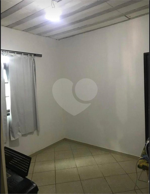 Casa à venda com 2 quartos, sendo 1 suíte, no condomínio Colinas, Rio de Janeiro - RJ