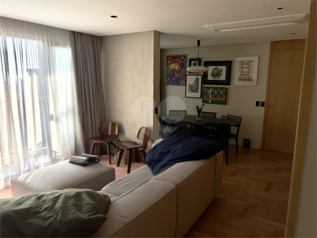 Apartamento à venda com 3 quartos, sendo 1 suíte,  em Vila Madalena, São Paulo, SP