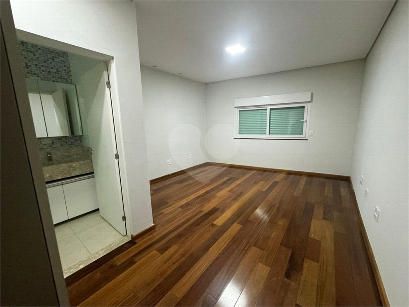 Sobrado à venda com 5 quartos, sendo 3 suítes, em Vila Nivi, São Paulo, SP