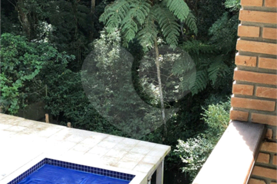 Casa à venda com 3 quartos, sendo 1 suíte,  no condomínio Alpes da Cantareira, Mairiporã - SP