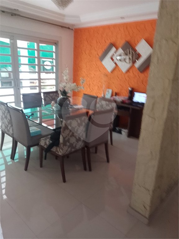 Sobrado à venda com 6 quartos, sendo 2 suítes, em Tremembé, São Paulo, SP