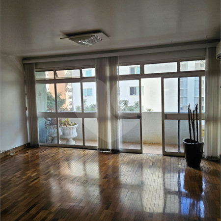 Apartamento à venda com 3 quartos, sendo 1 suíte,  em Itaim Bibi, São Paulo, SP