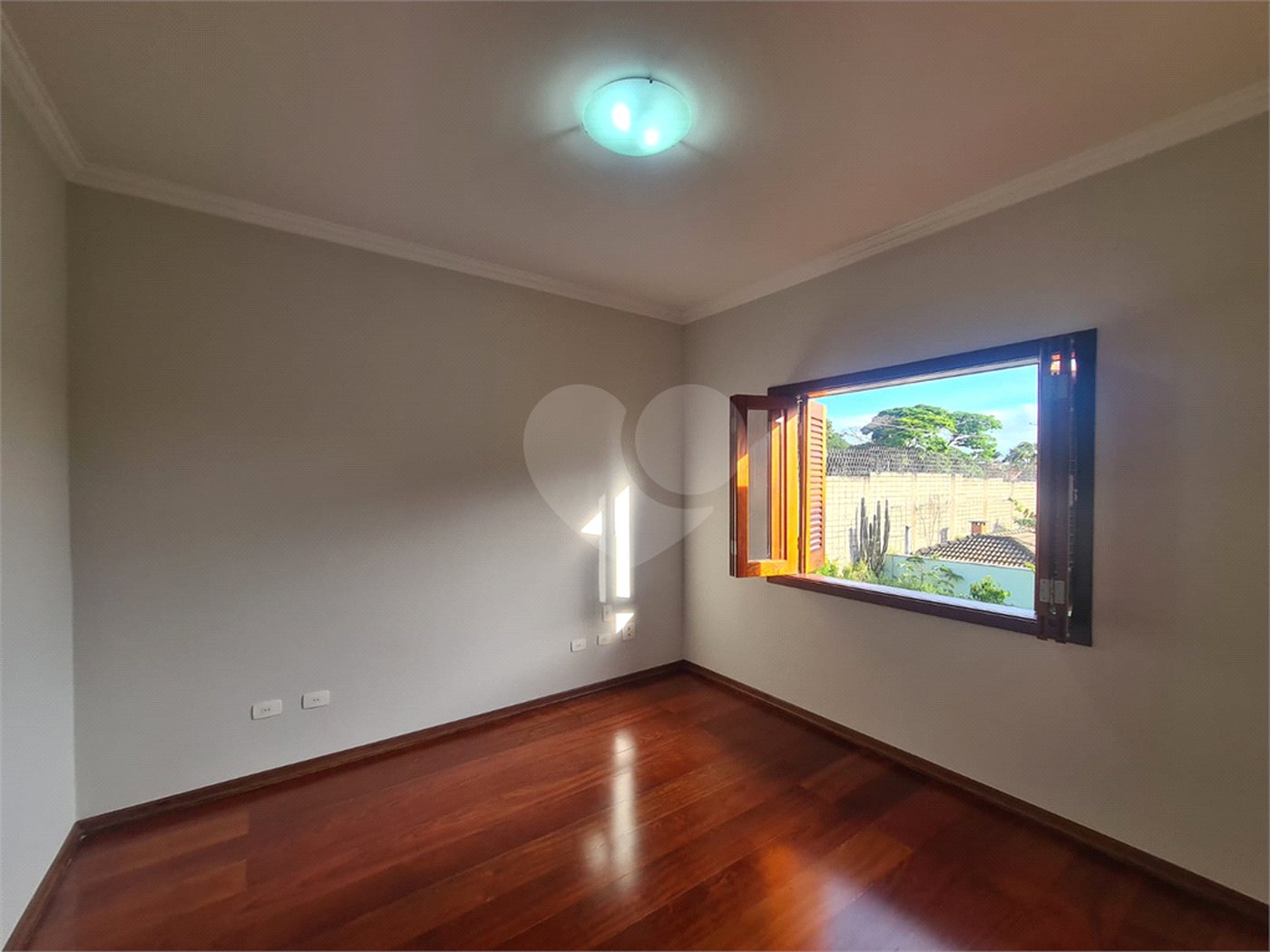 Casa à venda com 4 quartos, sendo 2 suítes, no condomínio Bosque de Grevilea, Vinhedo - SP