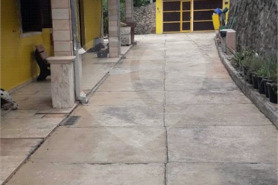 Casa à venda com 4 quartos, sendo 2 suítes, no condomínio Gleba II, Mairiporã - SP