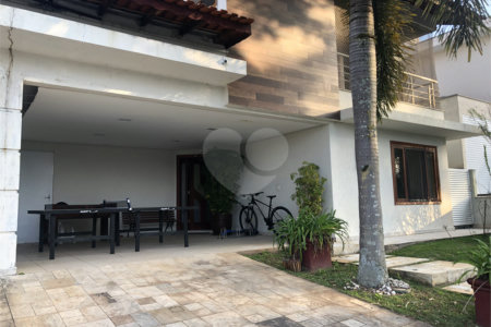 Casa à venda com 3 quartos, sendo 2 suítes,  no condomínio Aruã, Mogi das Cruzes - SP