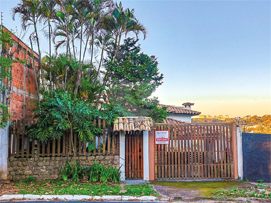 Sobrado à venda com 3 quartos, sendo 1 suíte,  em Jardim Leonor, São Paulo, SP