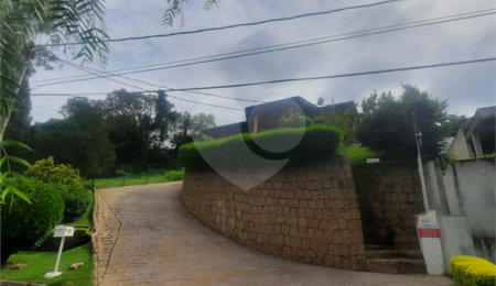 Casa à venda com 6 quartos, sendo 3 suítes, no condomínio Estância Marambaia, Vinhedo - SP