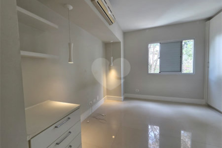 Casa à venda com 5 quartos, sendo 3 suítes, em Morumbi, São Paulo, SP