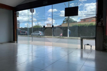 Salão Comercial 150m² na Lucas Nogueira Garcez - Atibaia - SP