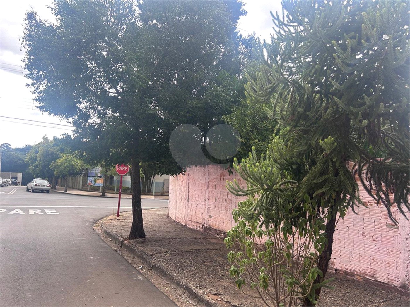 Terreno já cimentado a venda no Jockey Club