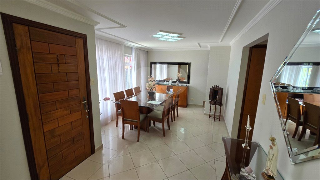 Sobrado à venda com 4 quartos, sendo 1 suíte, em Jardim Regina, São Paulo, SP