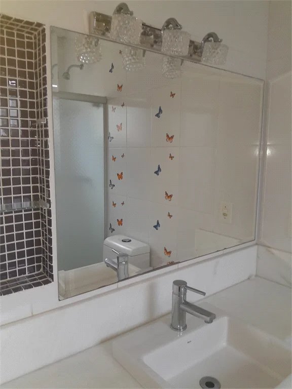 Casa à venda ou para alugar com 4 suítes em Chácaras São Carlos, Cotia, SP