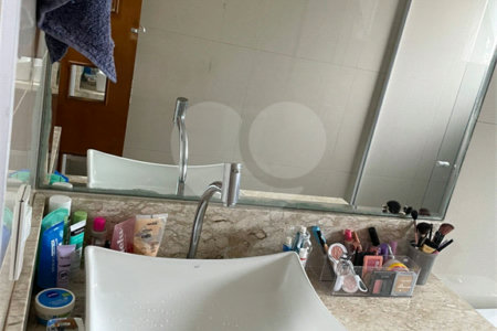 Sobrado à venda com 3 suítes em Vila Nivi, São Paulo, SP