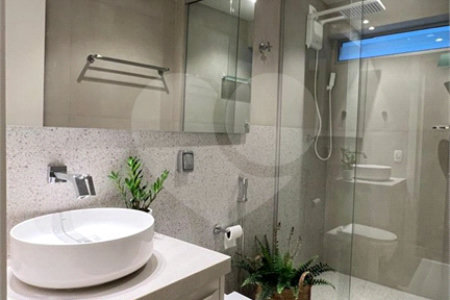 Apartamento à venda com 3 quartos, sendo 1 suíte, em Pitangueiras, Guarujá, SP
