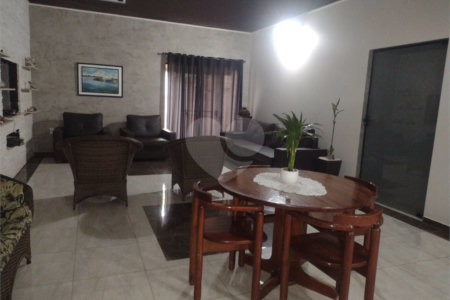 Casa à venda com 3 quartos, sendo 1 suíte, no condomínio Acmti - Colinas do Mosteiro, Terras de Itaici e Recanto dos Pássaros, Indaiatuba - SP