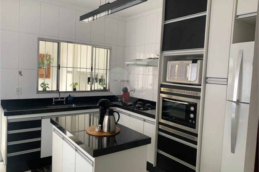 Sobrado à venda com 4 quartos, sendo 1 suíte, em Horto, São Paulo, SP
