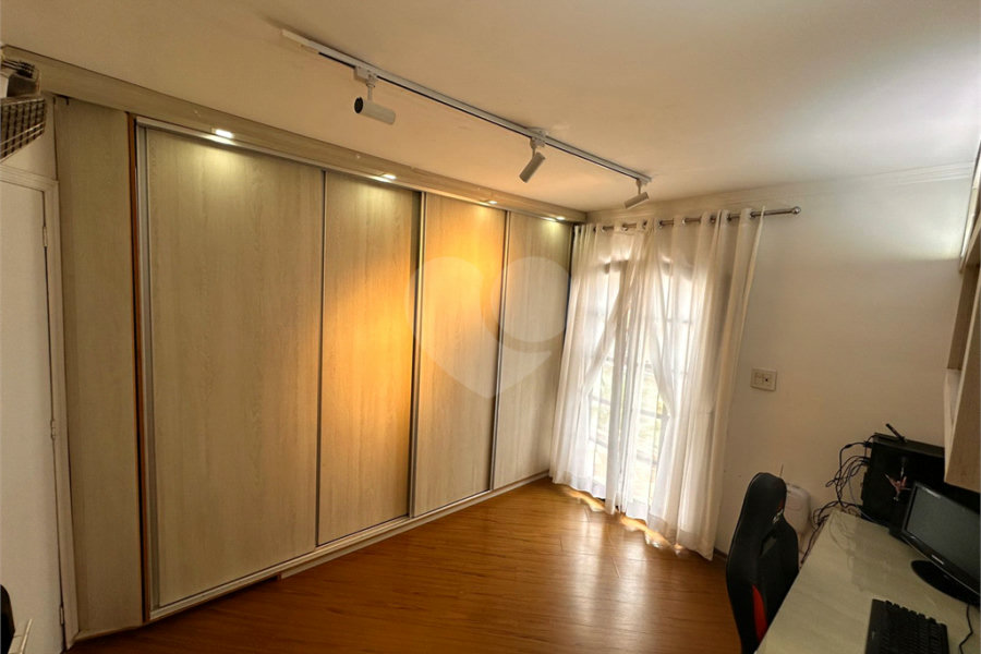 Casa à venda com 5 quartos, sendo 3 suítes, no condomínio Jd Itatinga, São Paulo - SP