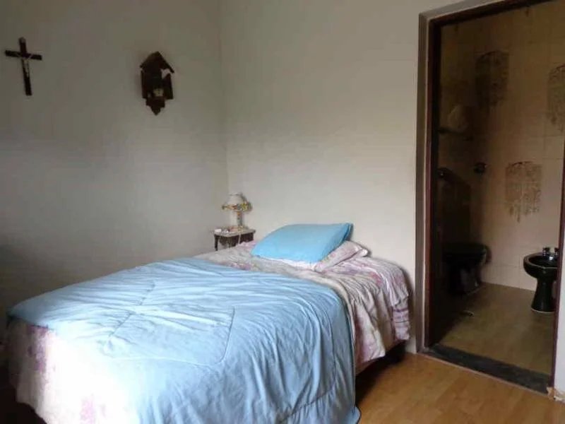 Casa à venda com 3 quartos, sendo 1 suíte, em Jardim Londrina, São Paulo, SP