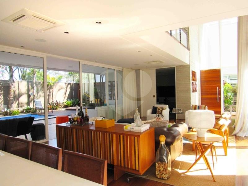 Casa à venda com 4 suítes no condomínio Bauhaus, São Paulo - SP