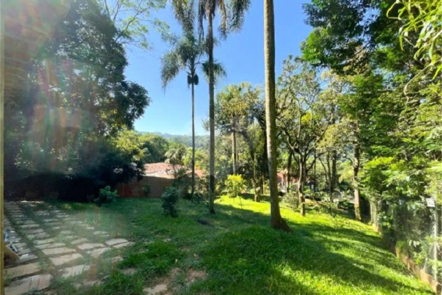Sobrado à venda com 4 suítes em Serra da Cantareira, Mairiporã, SP