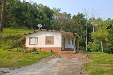 Sítio à venda com 3 quartos, sendo 1 suíte, em Bairro do Cambará, São Roque, SP
