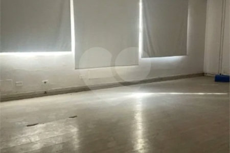 Casa comercial com 300m², 5 quartos, 2 vagas, para locação no Campo Belo!