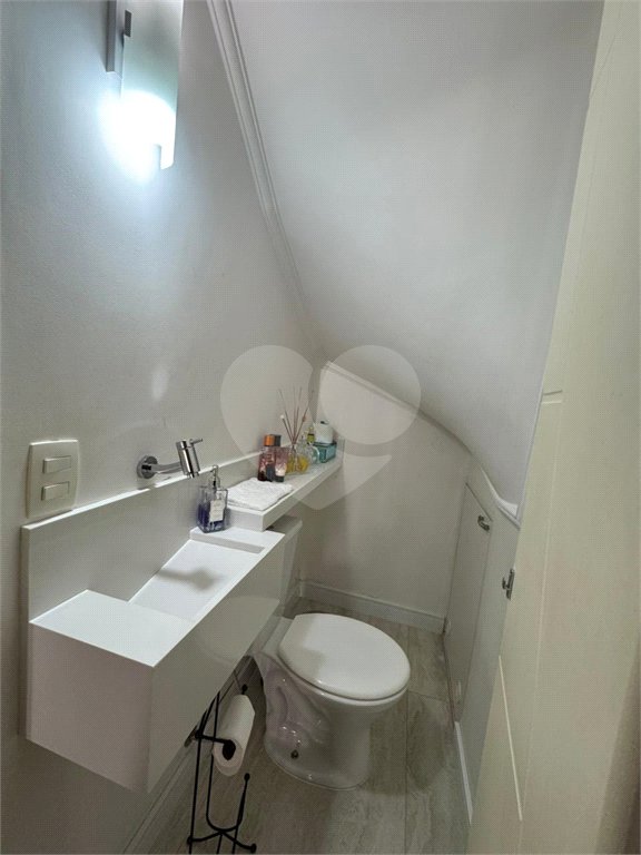 Casa à venda com 3 quartos, sendo 1 suíte, no condomínio Villagio Staluccia, São Paulo - SP