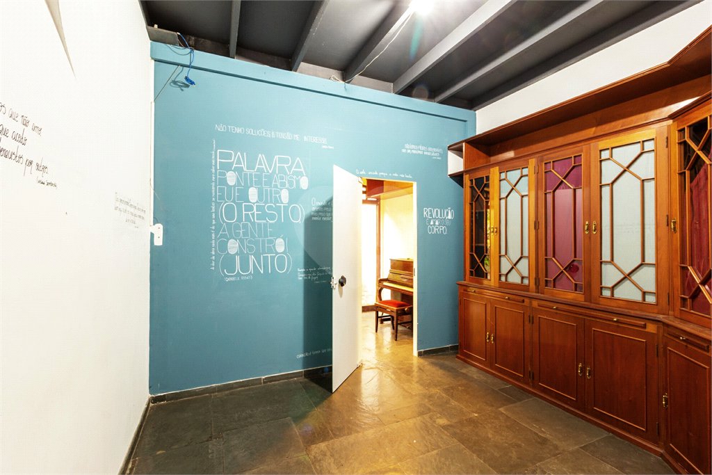 Casa à venda com 4 quartos, sendo 1 suíte, em Jardim das Bandeiras, São Paulo, SP