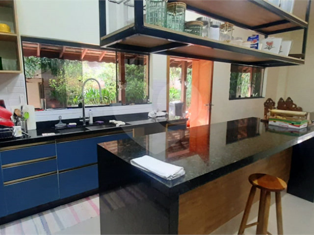 Casa à venda ou para alugar com 5 quartos, sendo 4 suítes,  no condomínio Sausalito, Mairiporã - SP