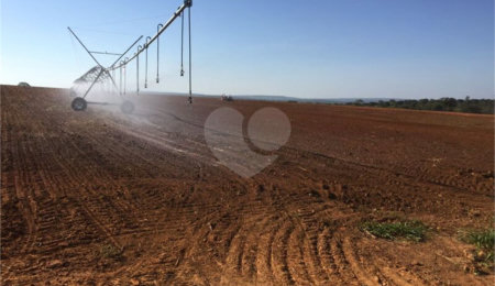 Fazenda à venda com 2 quartos em Canabrava, João Pinheiro, MG