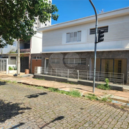 Sobrado à venda com 4 quartos, sendo 1 suíte, no Centro, Araraquara, SP