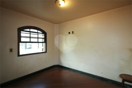 Casa à venda com 5 quartos, sendo 3 suítes, em Jardim São Bento, São Paulo, SP