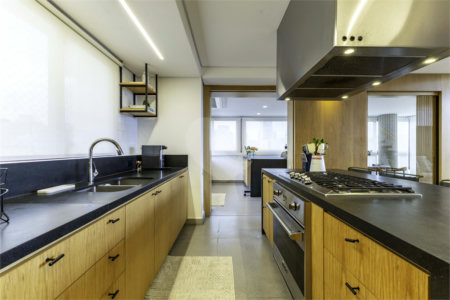 Apartamento à venda com 3 suítes em Jardim das Bandeiras, São Paulo, SP