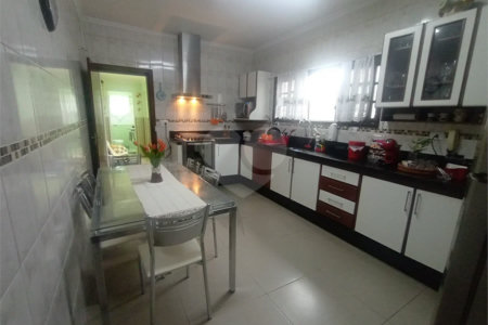 Sobrado à venda com 3 quartos, sendo 1 suíte, em Vila Gustavo, São Paulo, SP