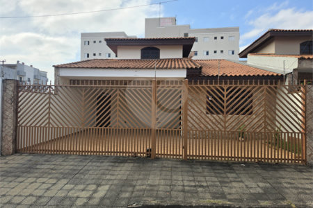Casa à venda com 4 quartos, sendo 2 suítes,  em Vila Espírito Santo, Sorocaba, SP