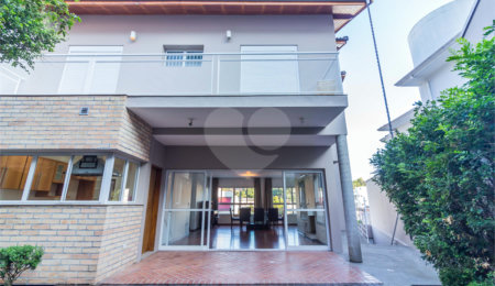 Sobrado à venda com 4 quartos, sendo 3 suítes,  em Tremembé, São Paulo, SP