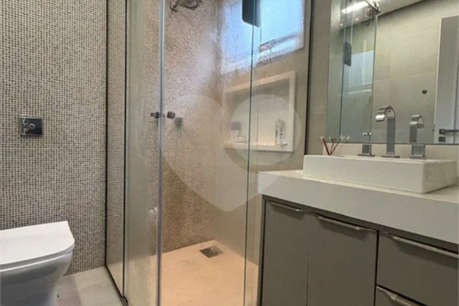 Casa de alto padrão em condomínio exclusivo com 4 suítes