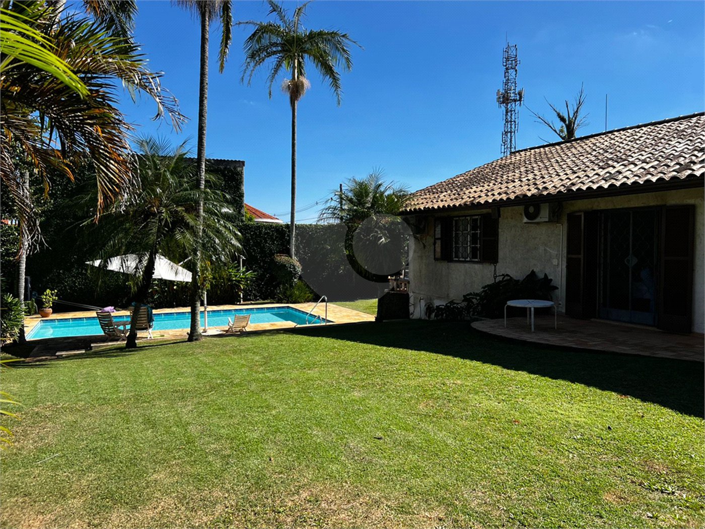 Casa Térrea à venda com 5 quartos, sendo 3 suítes, em Interlagos, São Paulo, SP