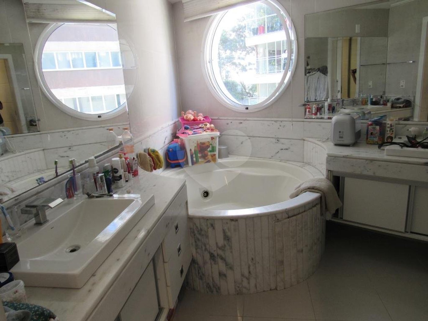 Apartamento à venda com 3 suítes em Real Parque, São Paulo, SP