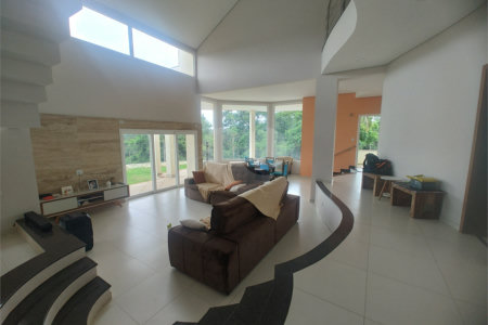 Casa à venda com 5 quartos, sendo 3 suítes, no condomínio Serra da Estrela, Atibaia - SP