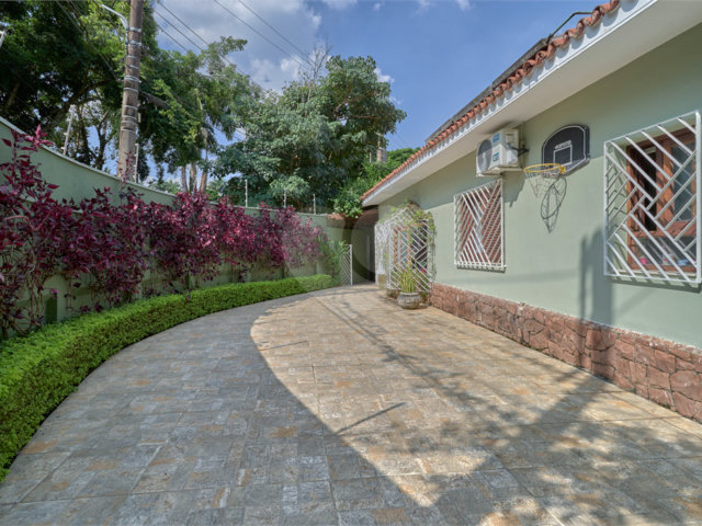 Casa Térrea à venda com 3 suítes em Granja Julieta, São Paulo, SP