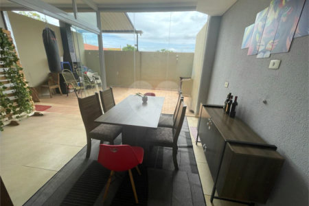 Sobrado à venda com 3 quartos, sendo 1 suíte, em Jardim Brasília, Três Lagoas, MS